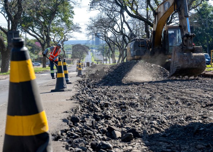 Obras em andamento na Avenida Tancredo Neves. Foto: William Brisida/Itaipu Binacional.