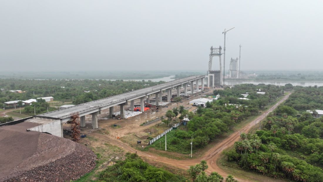 A ponte está 60% concluída. Fotos: MOPC/divulgação