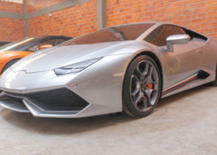 Lamborghini vai ser leiloada. Foto: Agência IP