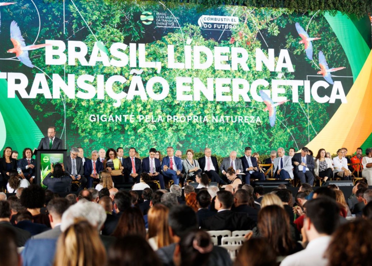 Conforme relatou o portal Poder 360, Enio Verri não está no palanque das autoridades na cerimônia do Combustível do Futuro. Foto: Dinho Mendes/IB