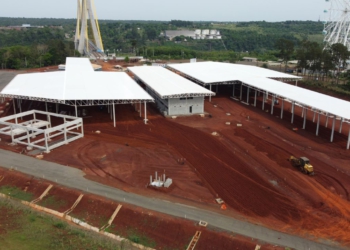 Estágio da construção da Aduana Brasil-Paraguai, na cabeceira da Ponte da Integração. Fotos: DER-PR