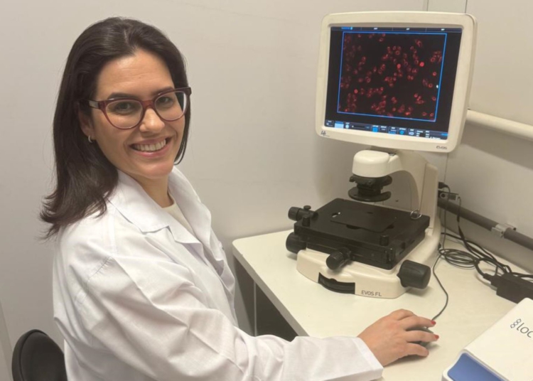 A coordenadora do projeto e professora do Departamento de Análises Clínicas e Biomedicina da UEM, Vânia Ramos Sela da Silva, Foto:  Fundação Araucária