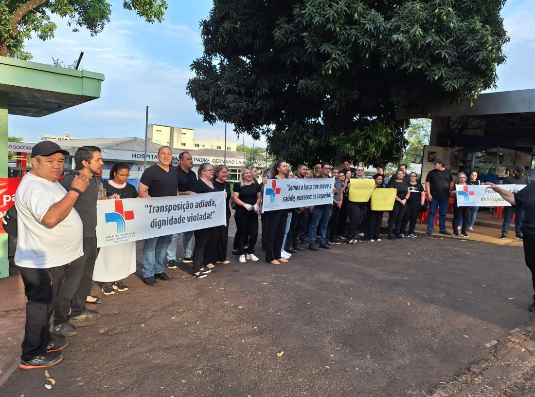 Manifestação dos funcionários do Hospital Municipal contra o prefeito Chico Brasileiro. Fotos: cortesia