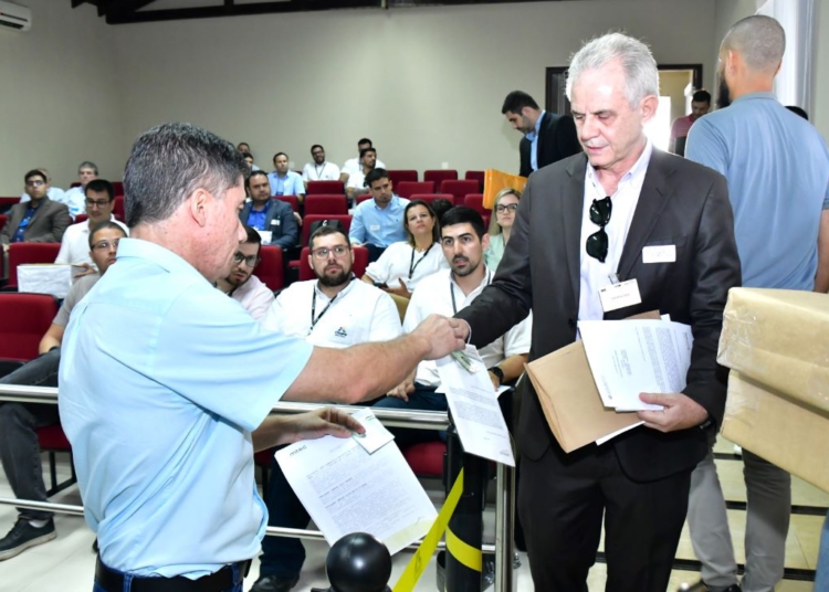 Entrega dos envelopes com as propostas foi realizada na
quarta-feira (6). Foto: IB