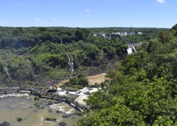 Passarela pincipal das Cataratas do Iguaçu. Foto: Bruna Nieradka