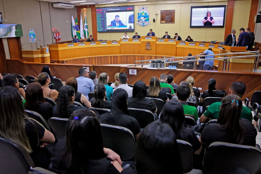 Sessão de terça-feira, 04 de novembro, quando foram apresentadas as propostas. Foto: Christian Rizzi/divulgação