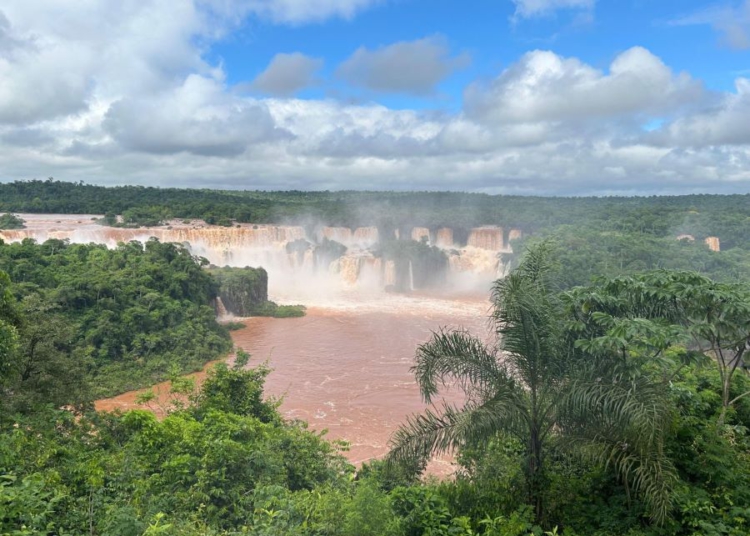 Cataratas do Iguaçu com vazão de 7 milhões e 520 mil litros d’água por segundo. Foto: Urbia Cataratas