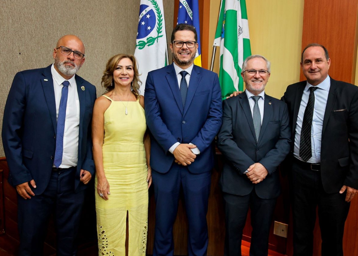 Da esquerda para a direita: Fruet, Marcia, Debrito, Ranieri e Beni. Foto: Christian Rizzi/CMFI