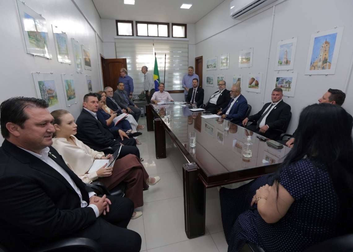 Reunião com vereadores de Foz do Iguaçu. Foto: Silvio Veras/PMFI