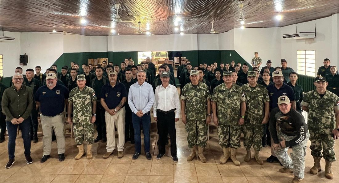 Cúpula das forças armadas do Paraguai em visita a quartel de Ciudad del Este. Foto: divulgação