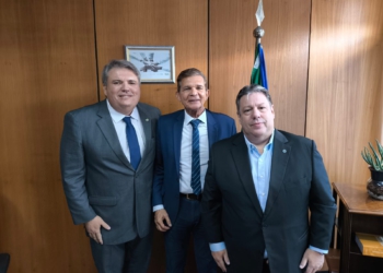 Da esquerda para a direita: secretário municipal de Comunicação Social e Relações Institucionais, João Zisman, Silva e Luna e Santos Pinto. Foto: divulgação