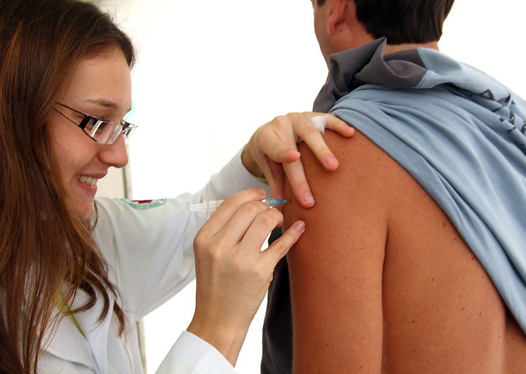 Em Foz, a estimativa é vacinar 90% da população estimada de 6.483 adolescentes de 15 a 19 anos que ainda não receberam a vacina. Foto: PMFI