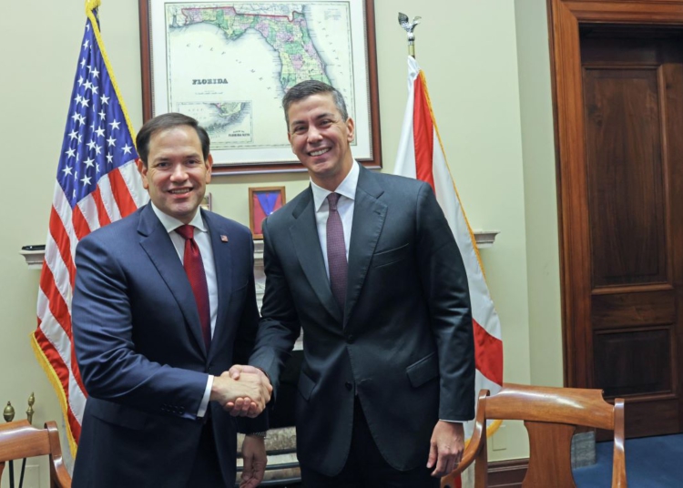 Encontro entre o senador Marcos Rubio e o presidente Santiago Peña no gabinete do congressista no Capitólio. Foto: arquivo da Presidência do Paraguai